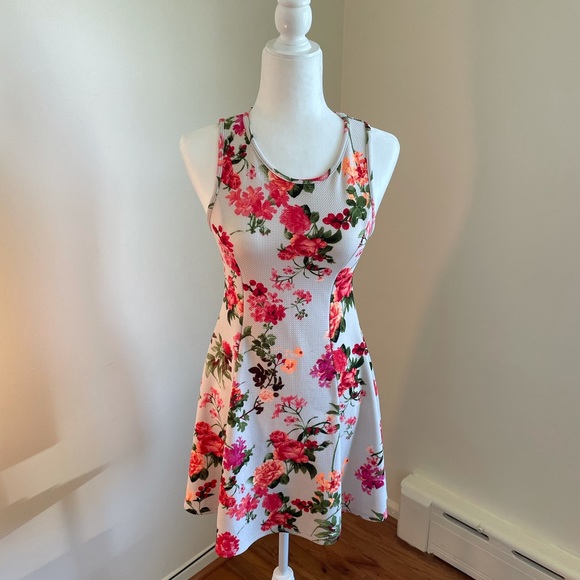 White, Floral, Mini Dress! - Picture 2 of 7